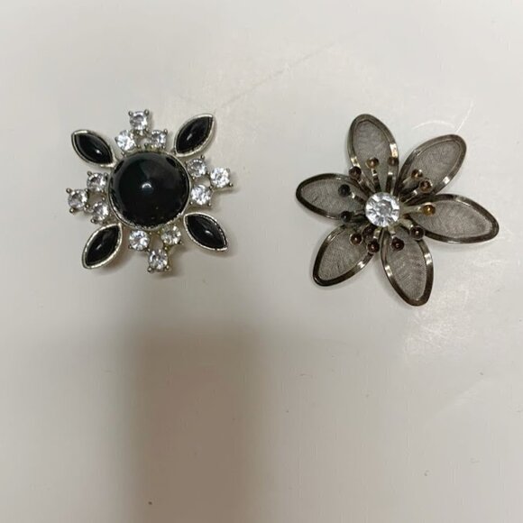 2 Floral Pins / Brooches - Picture 1 of 7